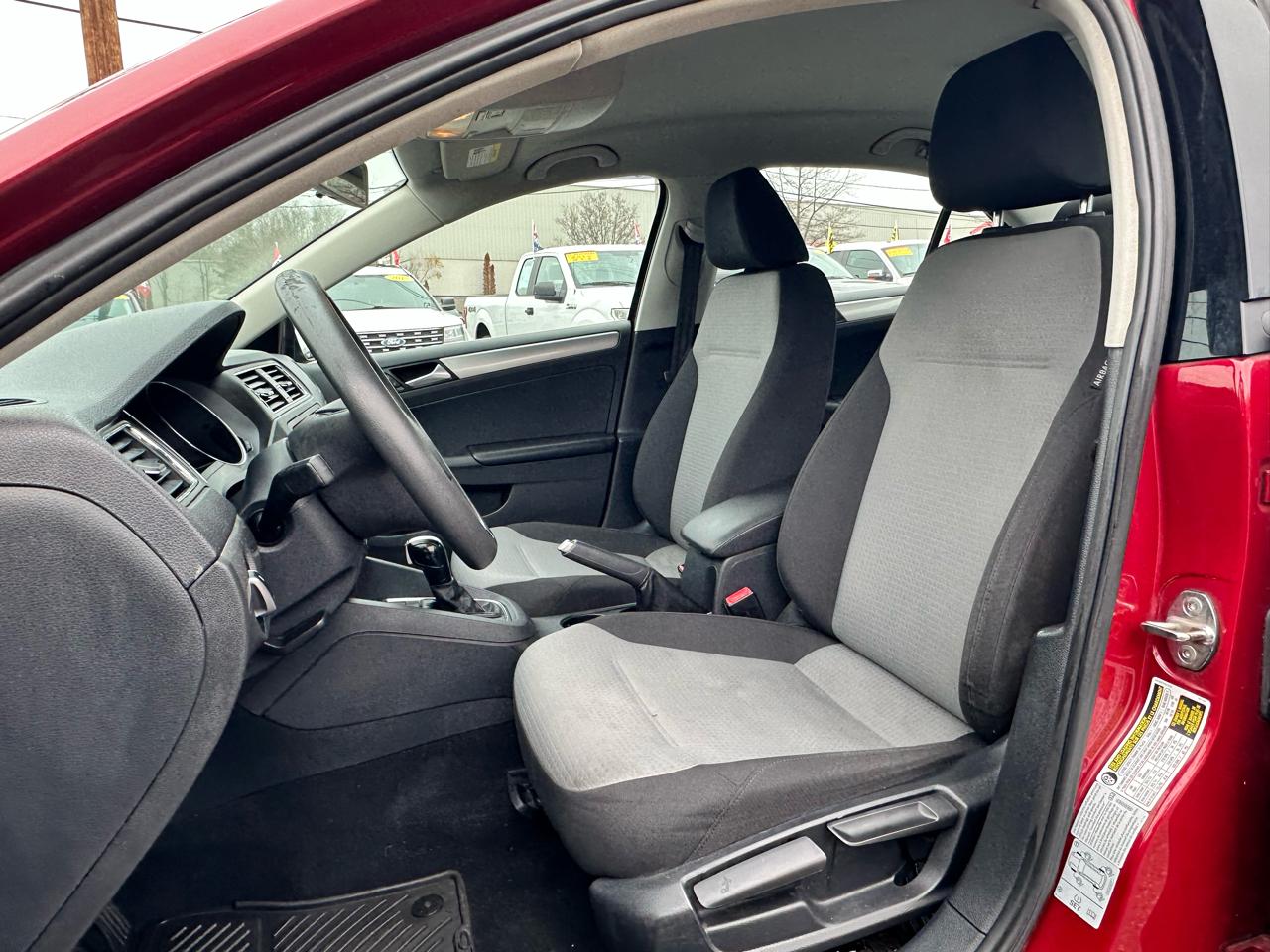 Volkswagen Jetta 1.4T S 6A 2017