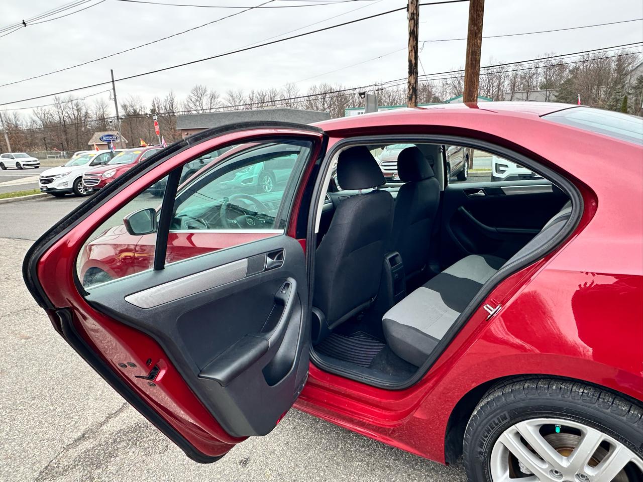 Volkswagen Jetta 1.4T S 6A 2017