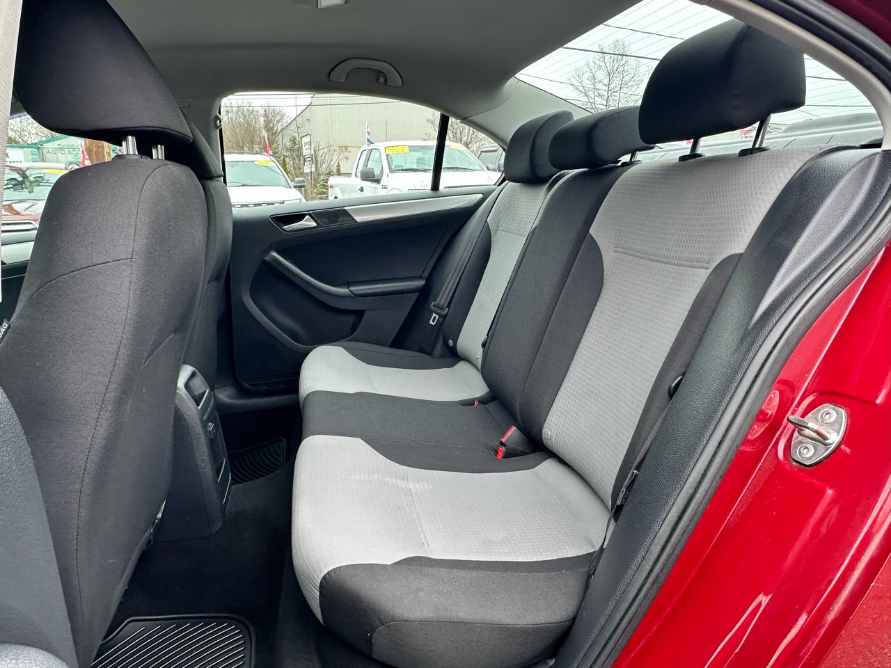 Volkswagen Jetta 1.4T S 6A 2017