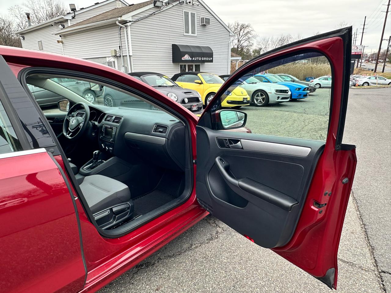 Volkswagen Jetta 1.4T S 6A 2017