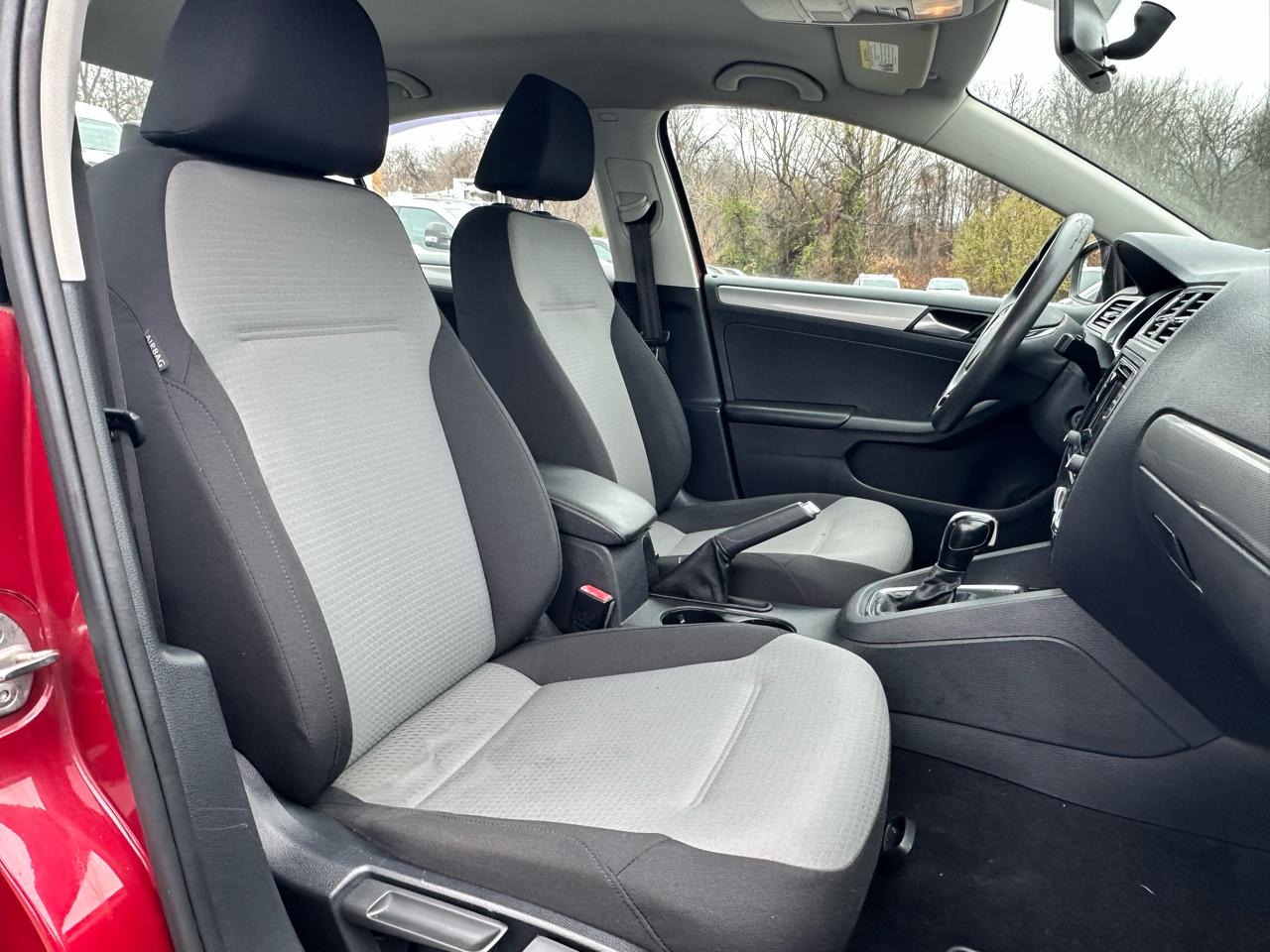 Volkswagen Jetta 1.4T S 6A 2017