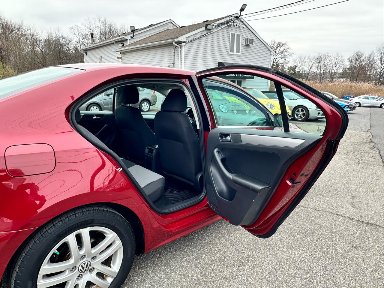 Volkswagen Jetta 1.4T S 6A 2017