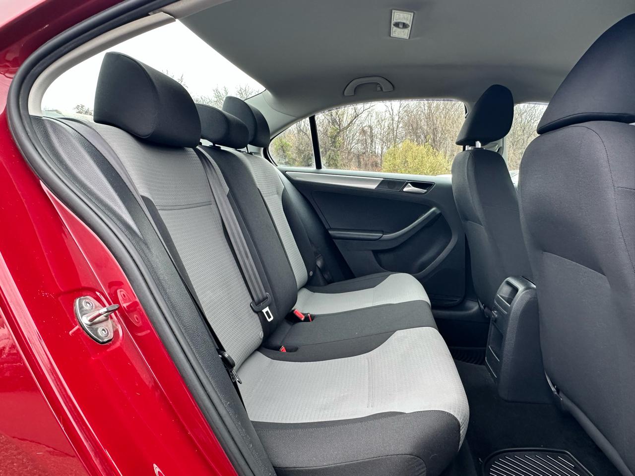 Volkswagen Jetta 1.4T S 6A 2017