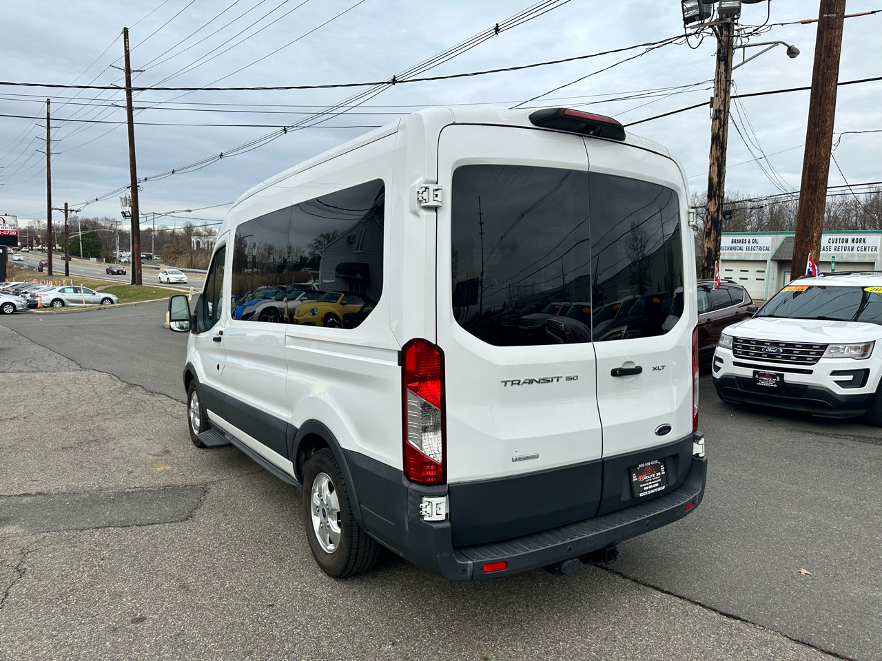 Ford Transit 150 Wagon Med. Roof XLT w/Sliding Pass. 130-in. WB 2018