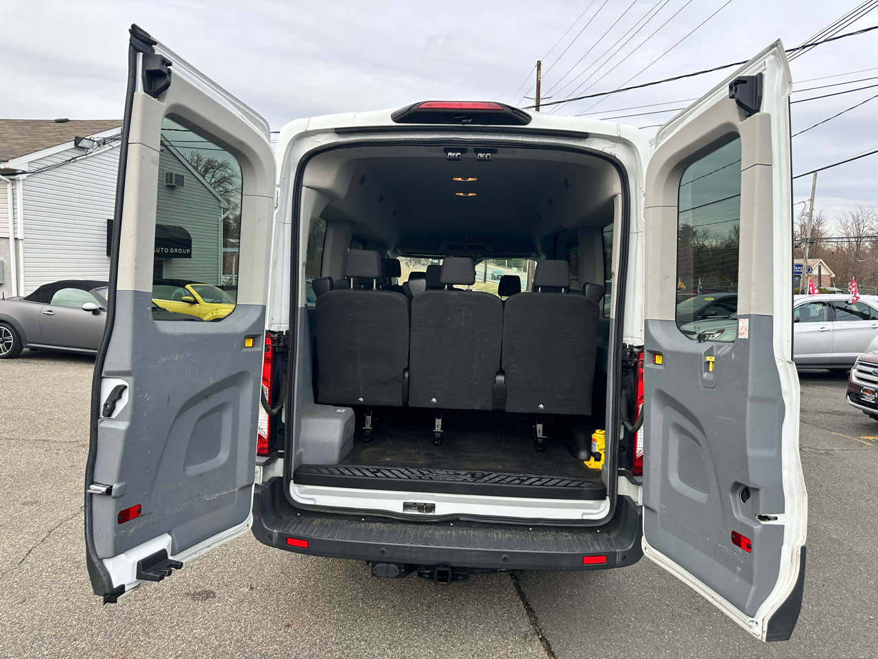 Ford Transit 150 Wagon Med. Roof XLT w/Sliding Pass. 130-in. WB 2018