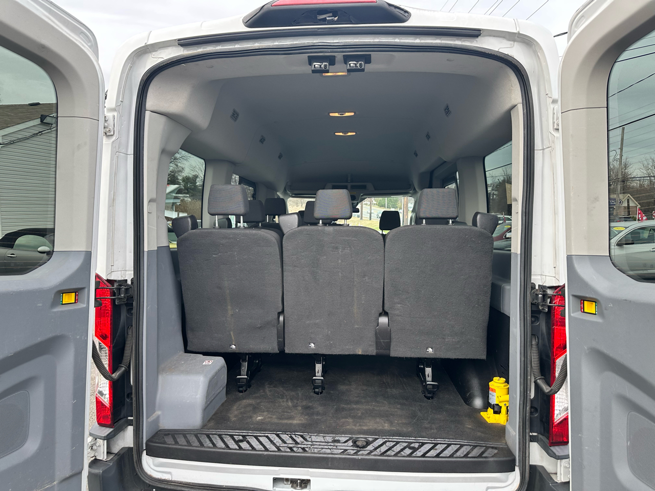 Ford Transit 150 Wagon Med. Roof XLT w/Sliding Pass. 130-in. WB 2018