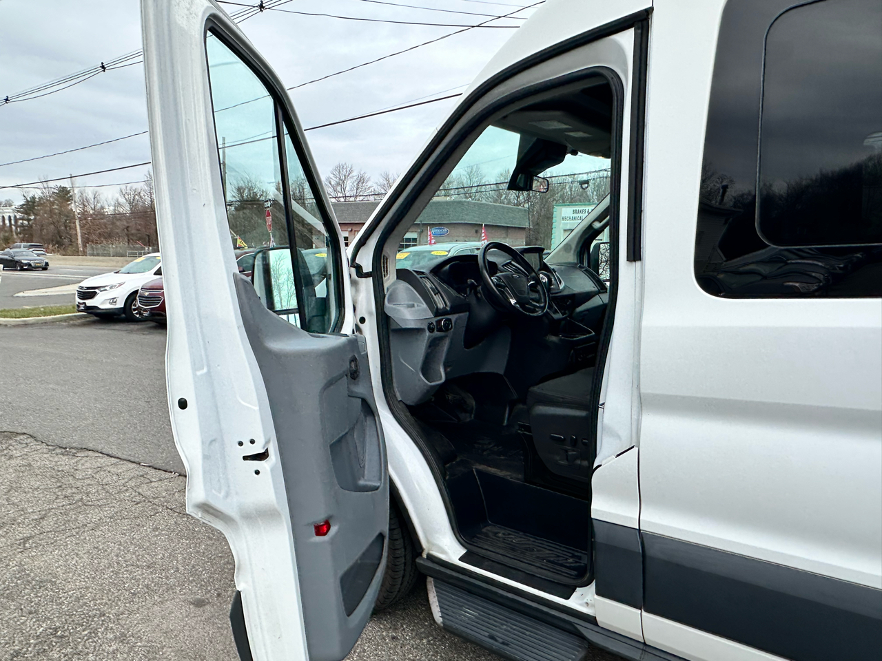 Ford Transit 150 Wagon Med. Roof XLT w/Sliding Pass. 130-in. WB 2018
