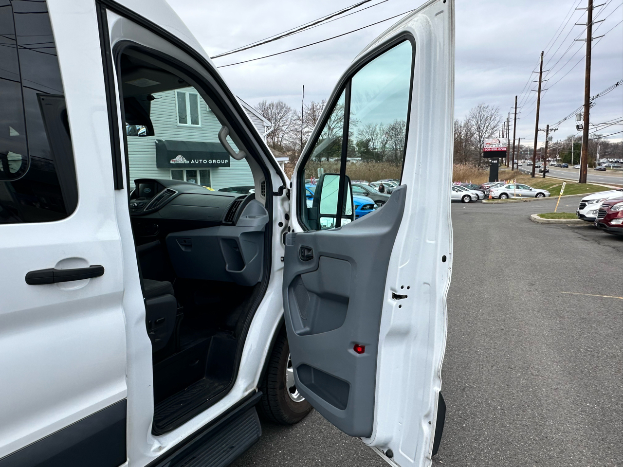 Ford Transit 150 Wagon Med. Roof XLT w/Sliding Pass. 130-in. WB 2018