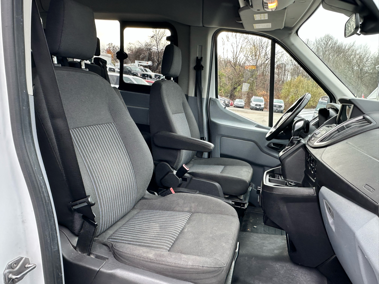 Ford Transit 150 Wagon Med. Roof XLT w/Sliding Pass. 130-in. WB 2018