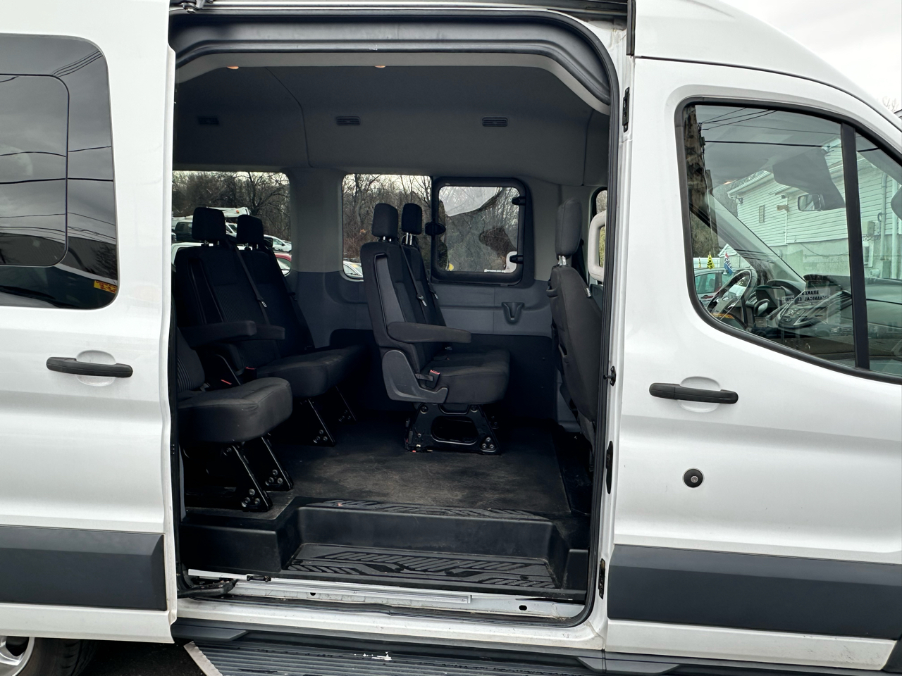 Ford Transit 150 Wagon Med. Roof XLT w/Sliding Pass. 130-in. WB 2018