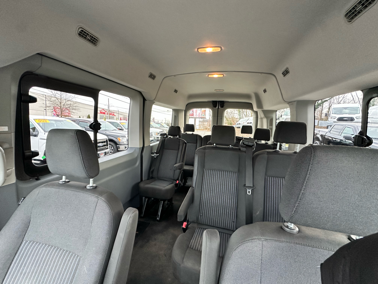 Ford Transit 150 Wagon Med. Roof XLT w/Sliding Pass. 130-in. WB 2018