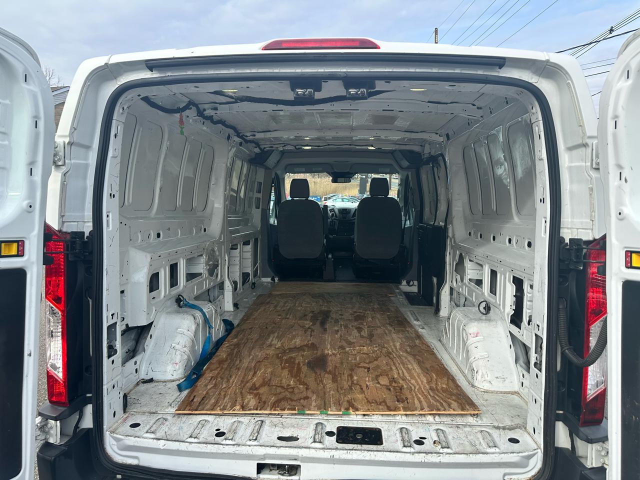 Ford Transit 250 Van Low Roof 60/40 Pass. 148-in. WB 2017