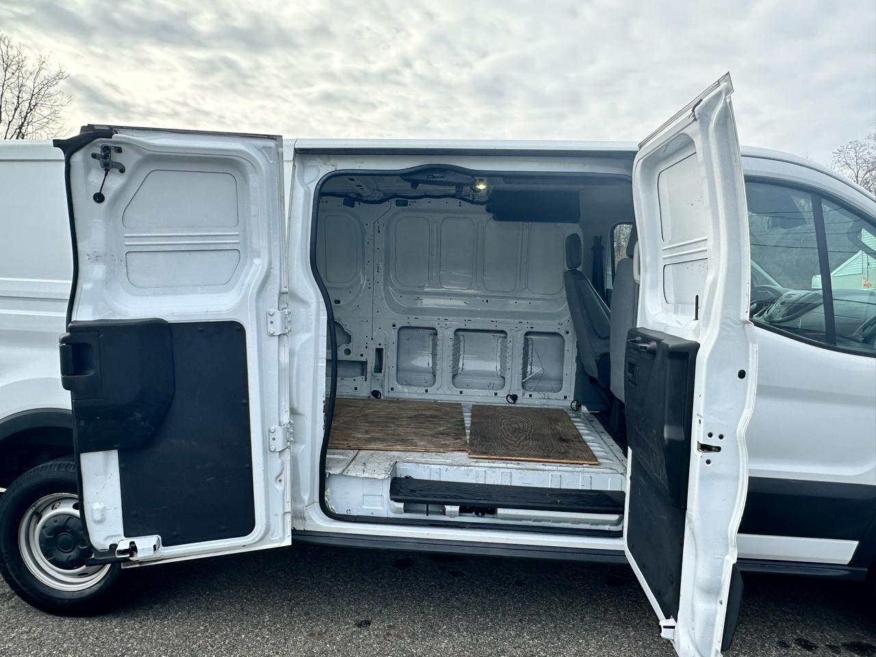 Ford Transit 250 Van Low Roof 60/40 Pass. 148-in. WB 2017