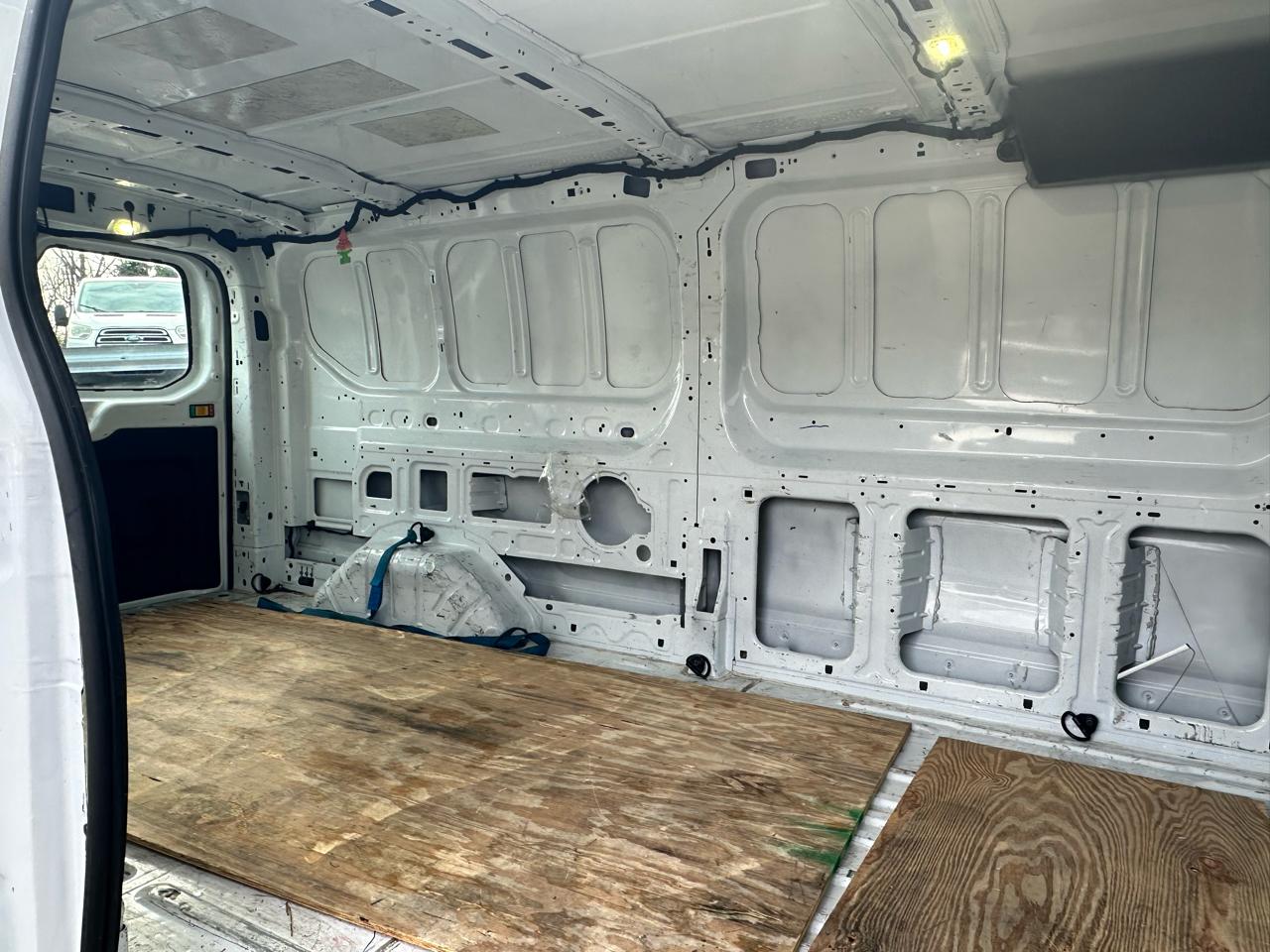 Ford Transit 250 Van Low Roof 60/40 Pass. 148-in. WB 2017