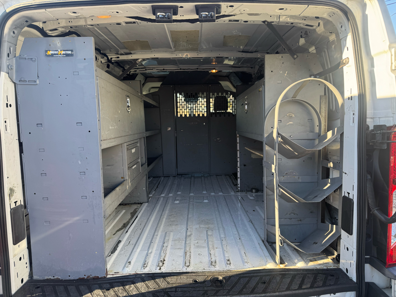 Ford Transit 250 Van Low Roof 60/40 Pass.130-in. WB 2016