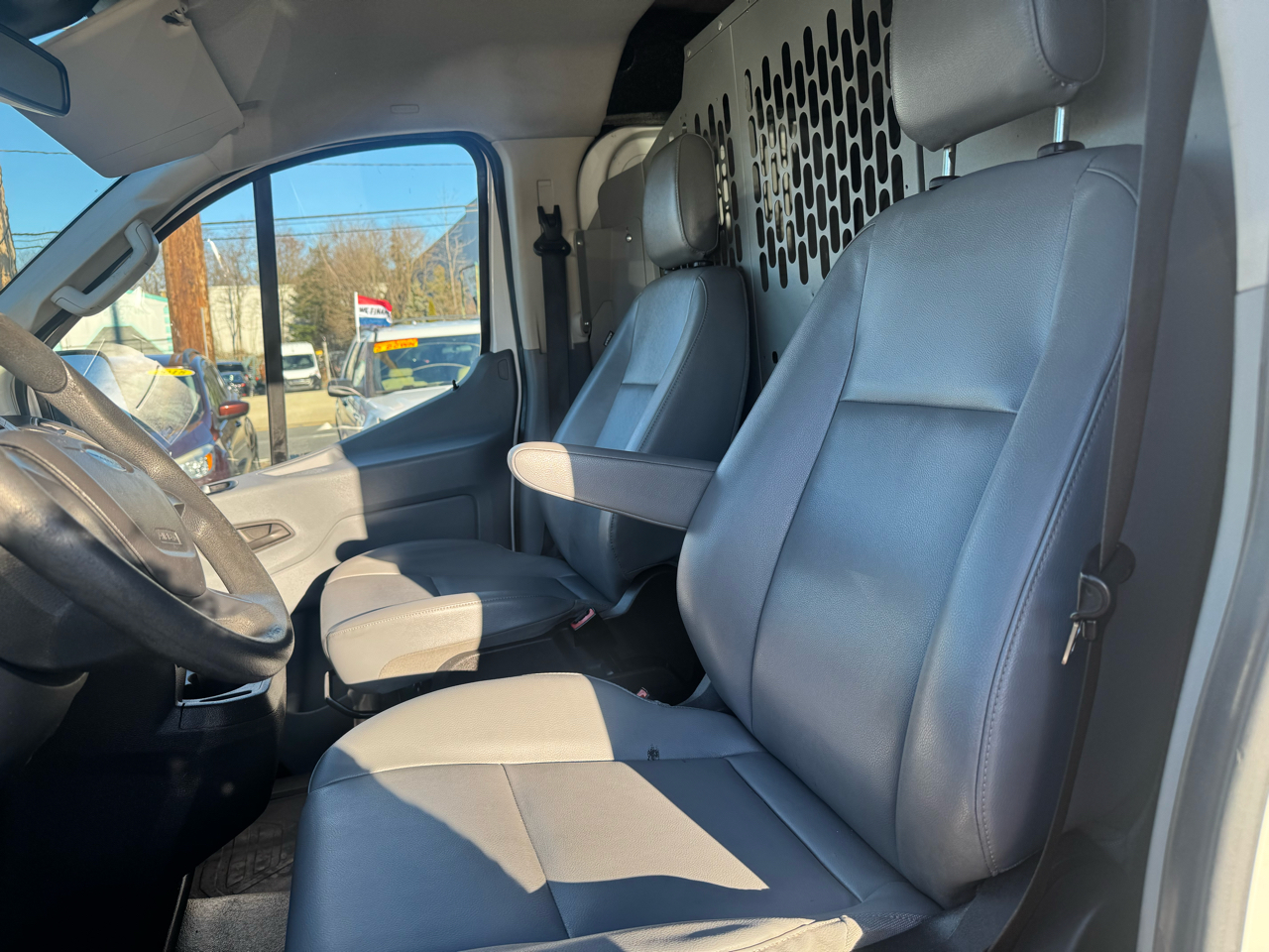 Ford Transit 250 Van Low Roof 60/40 Pass.130-in. WB 2016