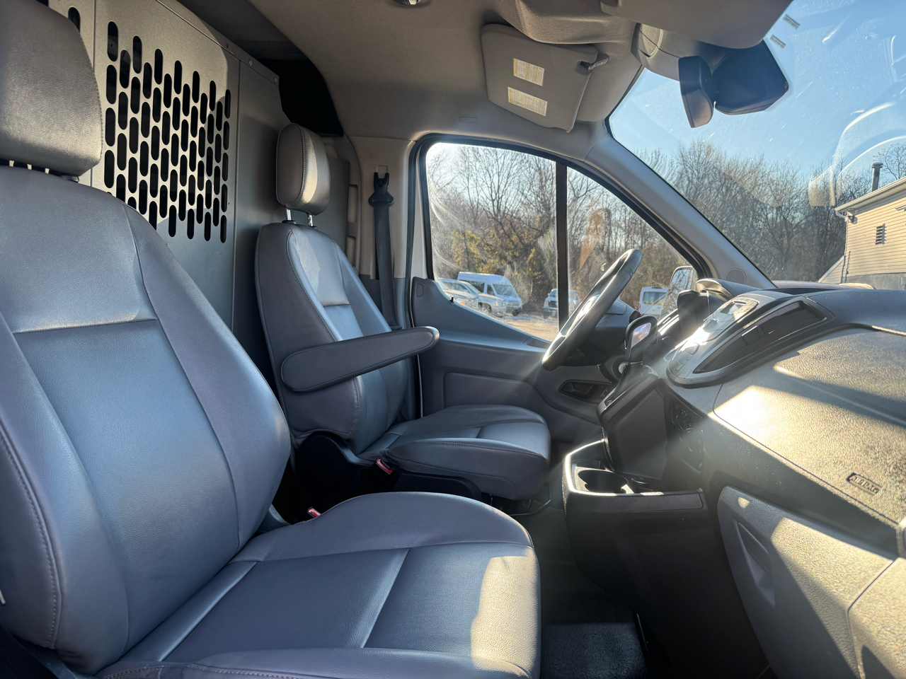 Ford Transit 250 Van Low Roof 60/40 Pass.130-in. WB 2016