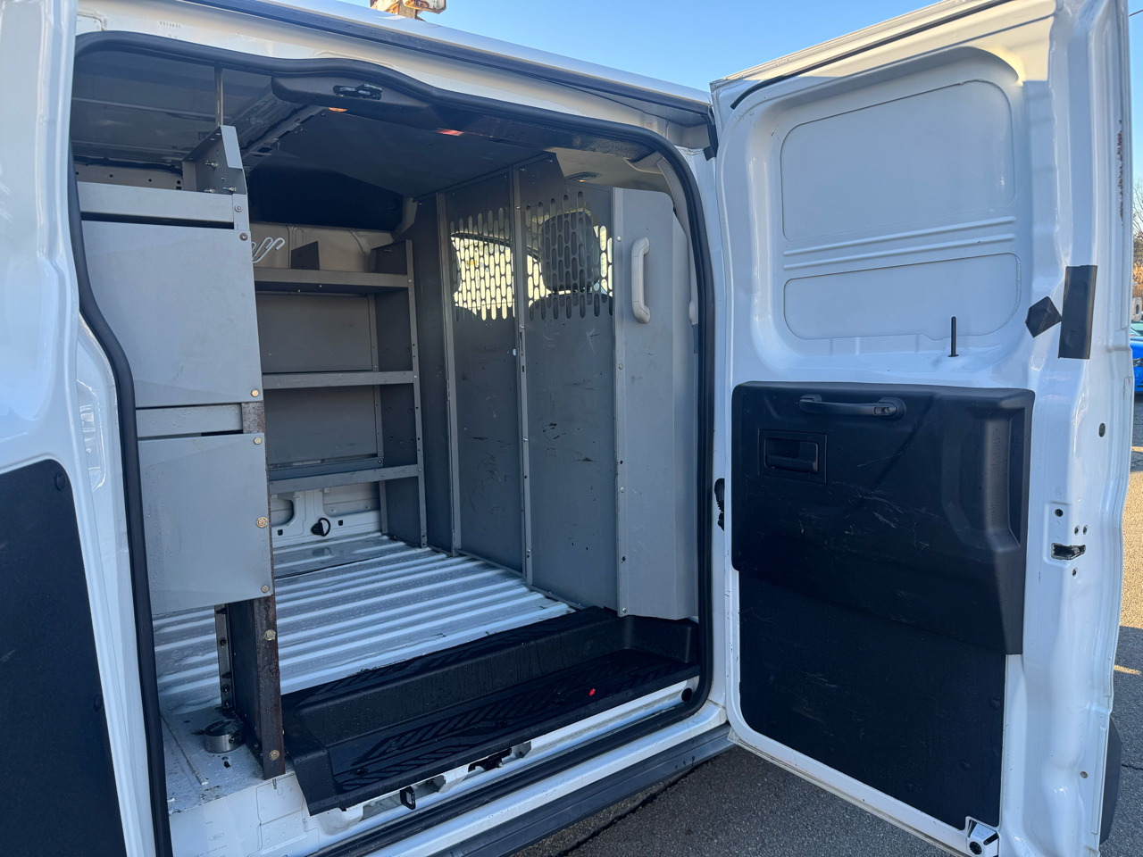 Ford Transit 250 Van Low Roof 60/40 Pass.130-in. WB 2016