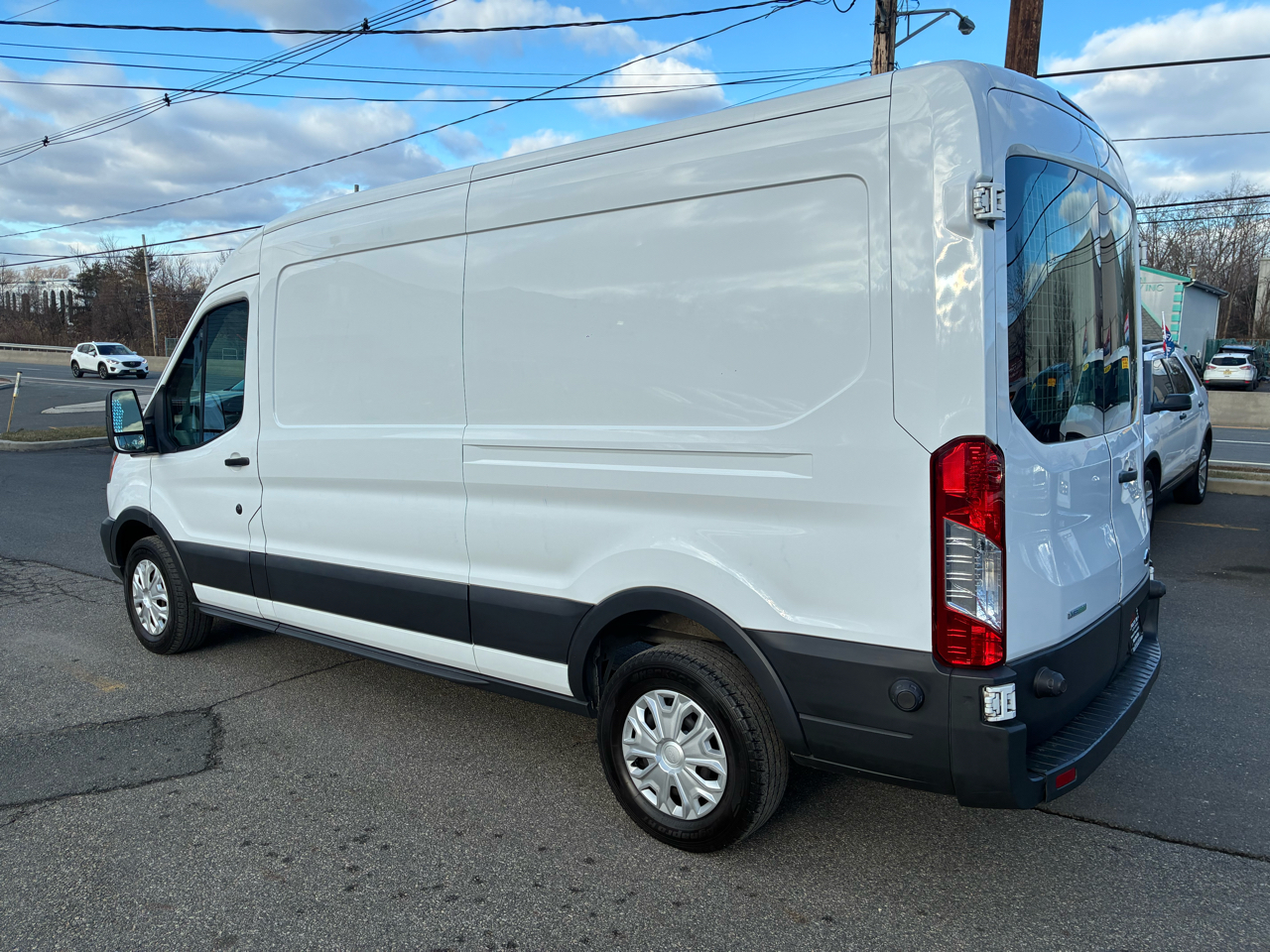 Ford Transit 250 Van Med. Roof w/Sliding Pass. 148-in. WB 2015