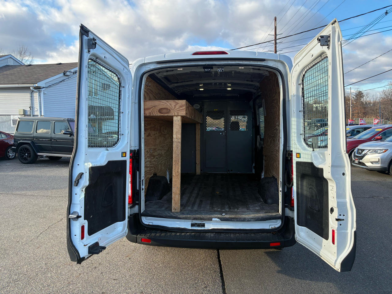 Ford Transit 250 Van Med. Roof w/Sliding Pass. 148-in. WB 2015