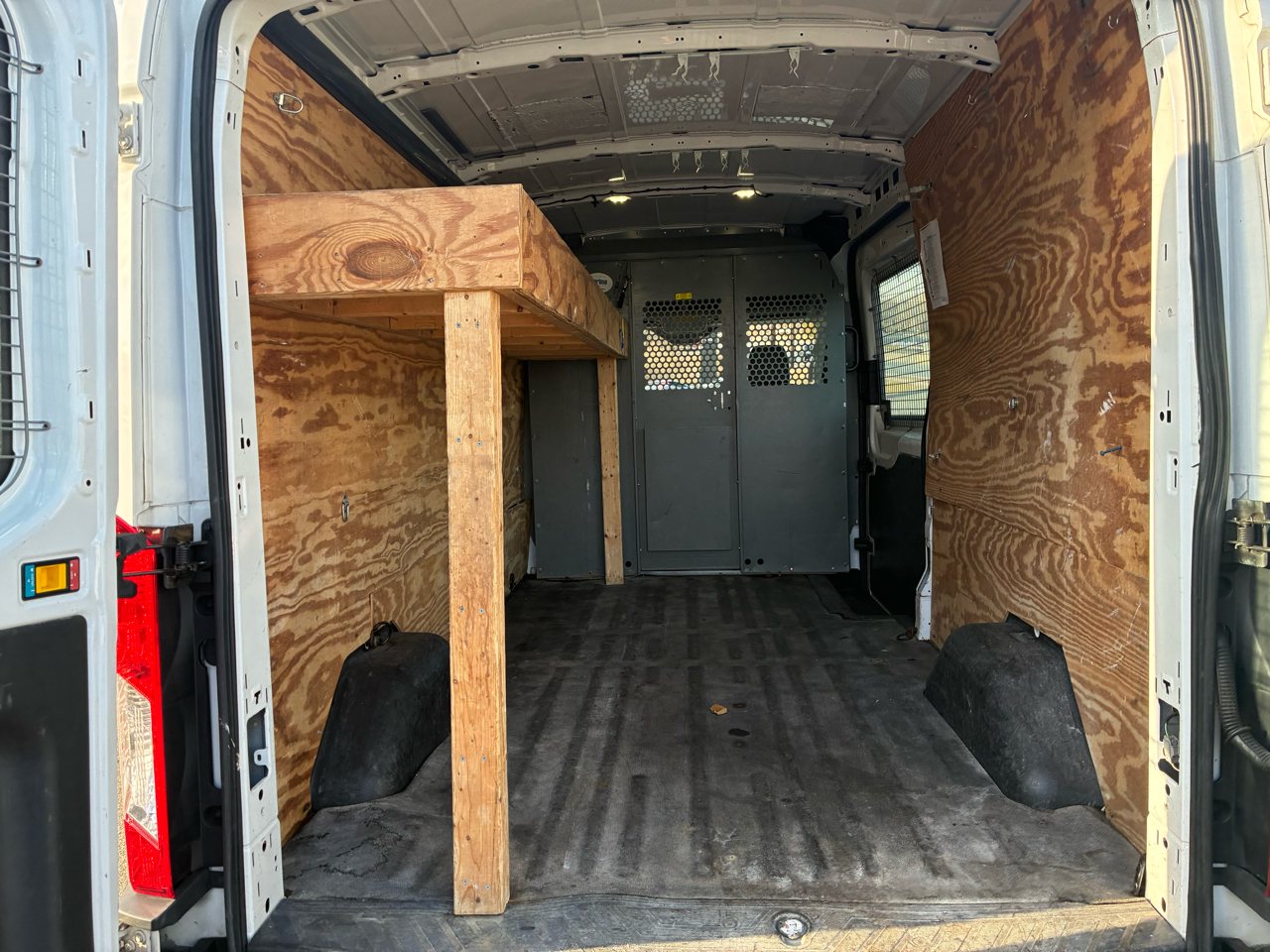 Ford Transit 250 Van Med. Roof w/Sliding Pass. 148-in. WB 2015