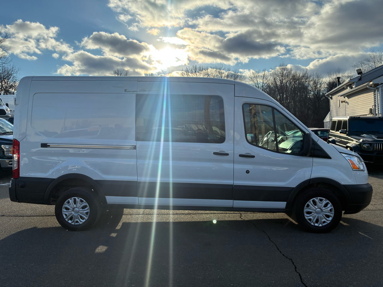 Ford Transit 250 Van Med. Roof w/Sliding Pass. 148-in. WB 2015