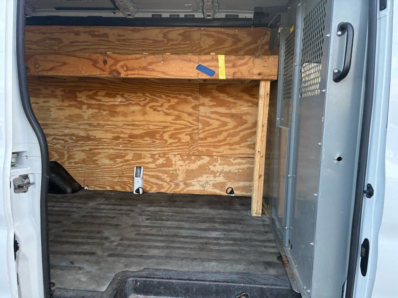 Ford Transit 250 Van Med. Roof w/Sliding Pass. 148-in. WB 2015