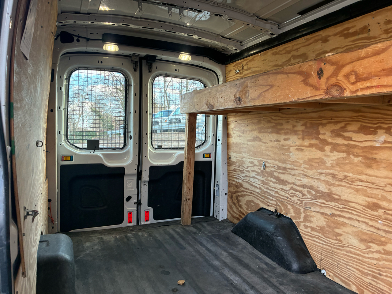 Ford Transit 250 Van Med. Roof w/Sliding Pass. 148-in. WB 2015