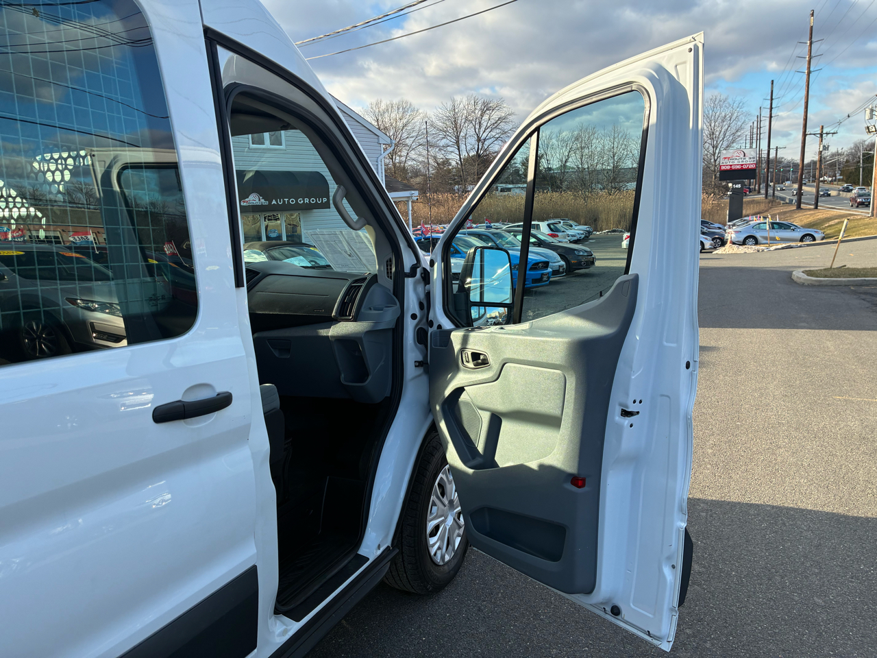 Ford Transit 250 Van Med. Roof w/Sliding Pass. 148-in. WB 2015