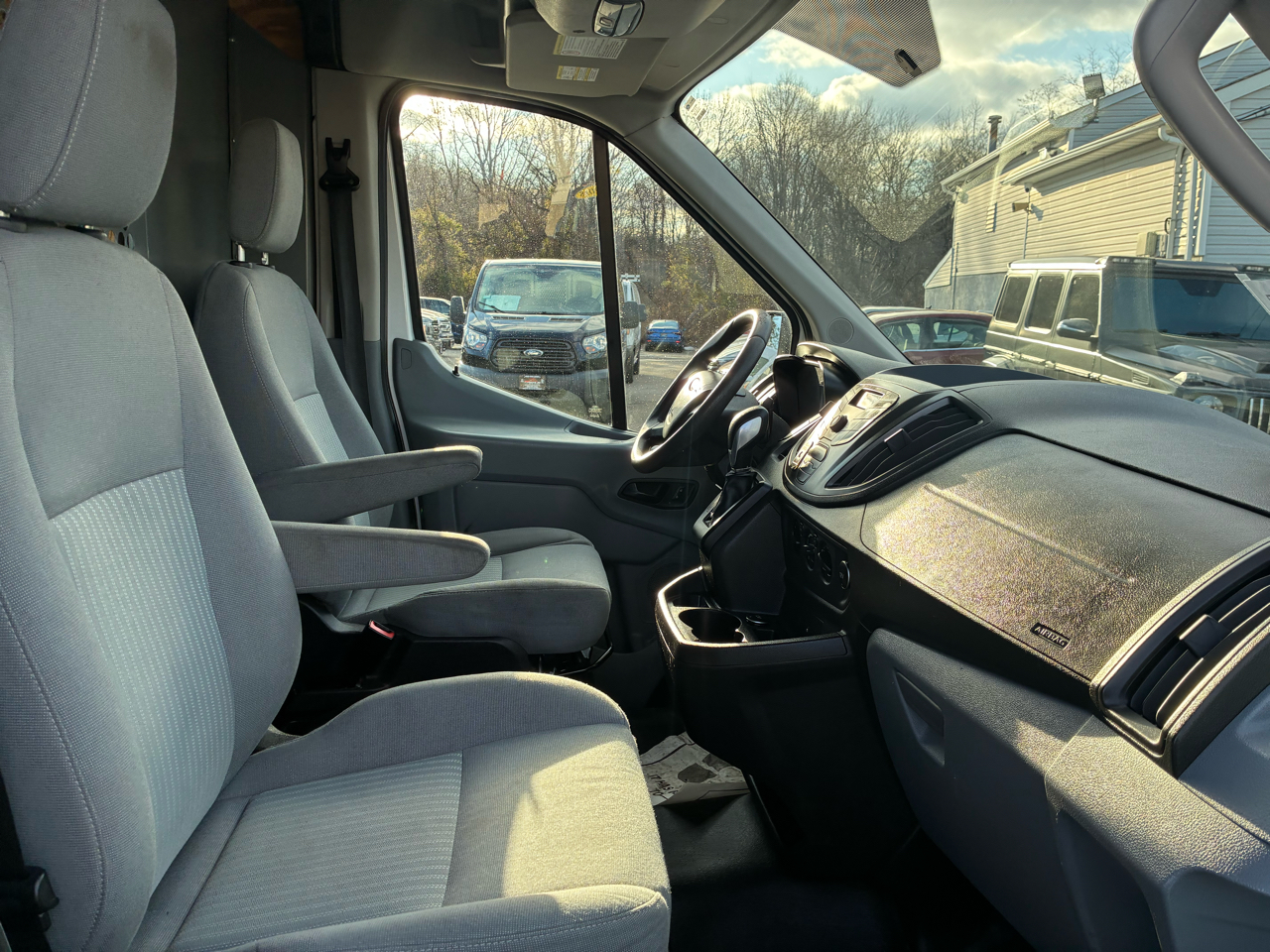 Ford Transit 250 Van Med. Roof w/Sliding Pass. 148-in. WB 2015