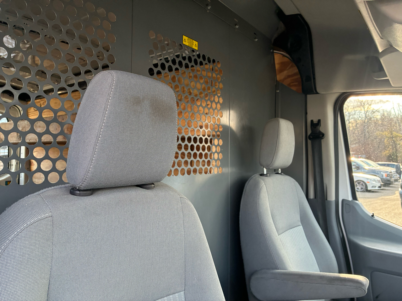 Ford Transit 250 Van Med. Roof w/Sliding Pass. 148-in. WB 2015