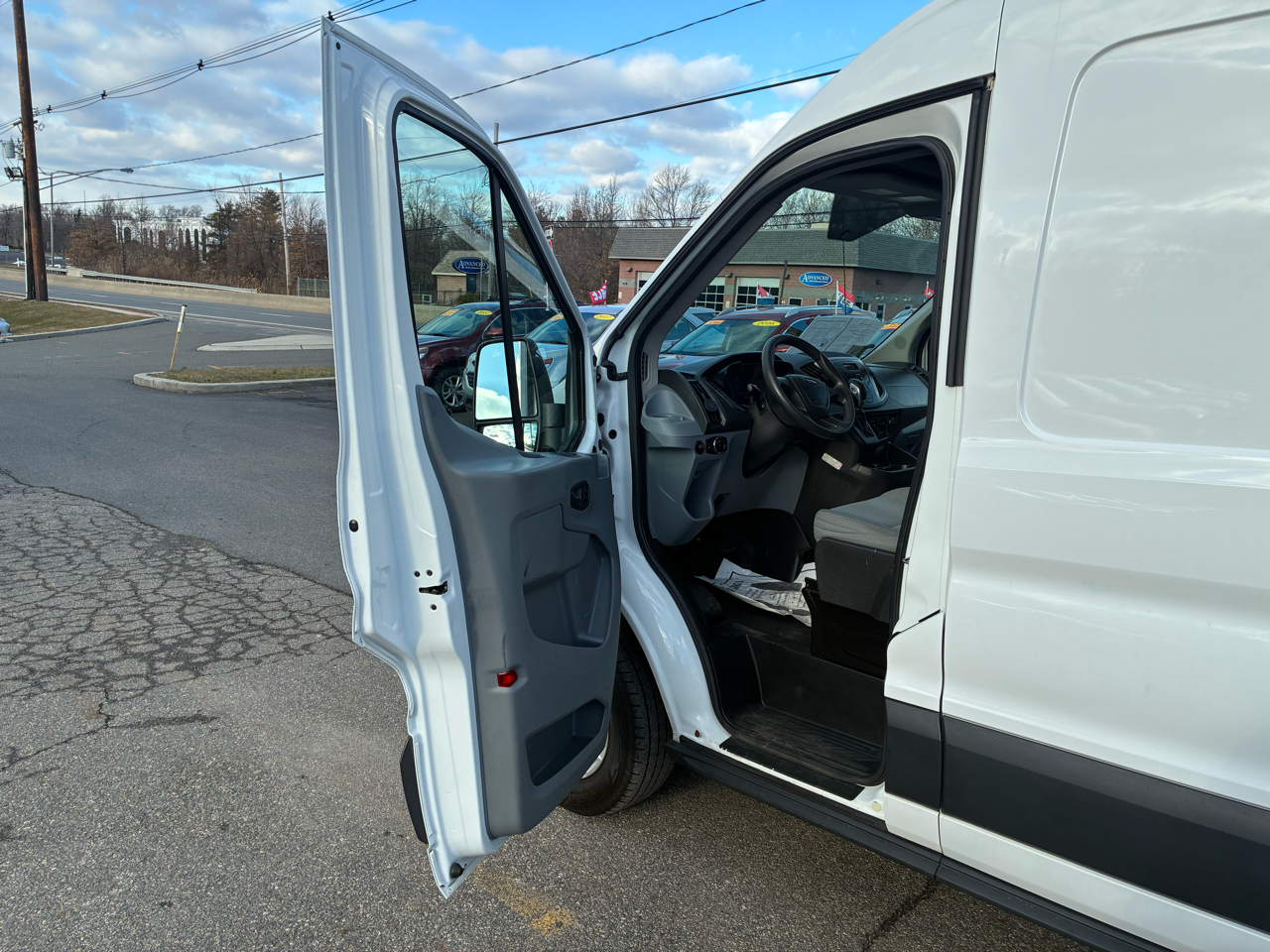 Ford Transit 250 Van Med. Roof w/Sliding Pass. 148-in. WB 2015