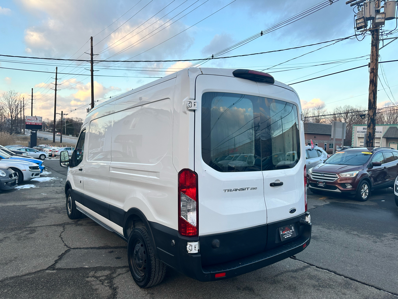 Ford Transit 250 Van Med. Roof w/Sliding Pass. 130-in. WB 2020