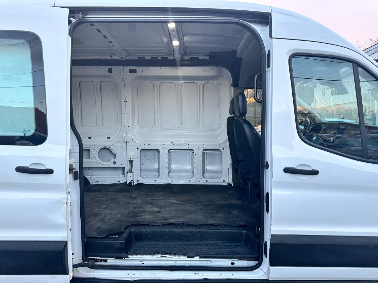 Ford Transit 250 Van Med. Roof w/Sliding Pass. 130-in. WB 2020