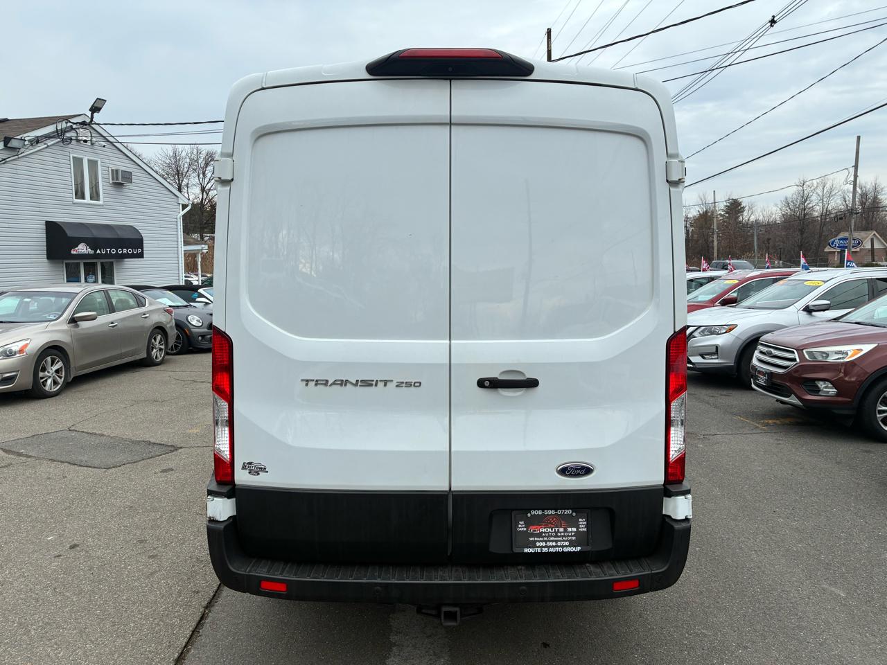 Ford Transit 250 Van Med. Roof w/Sliding Pass. 130-in. WB 2019