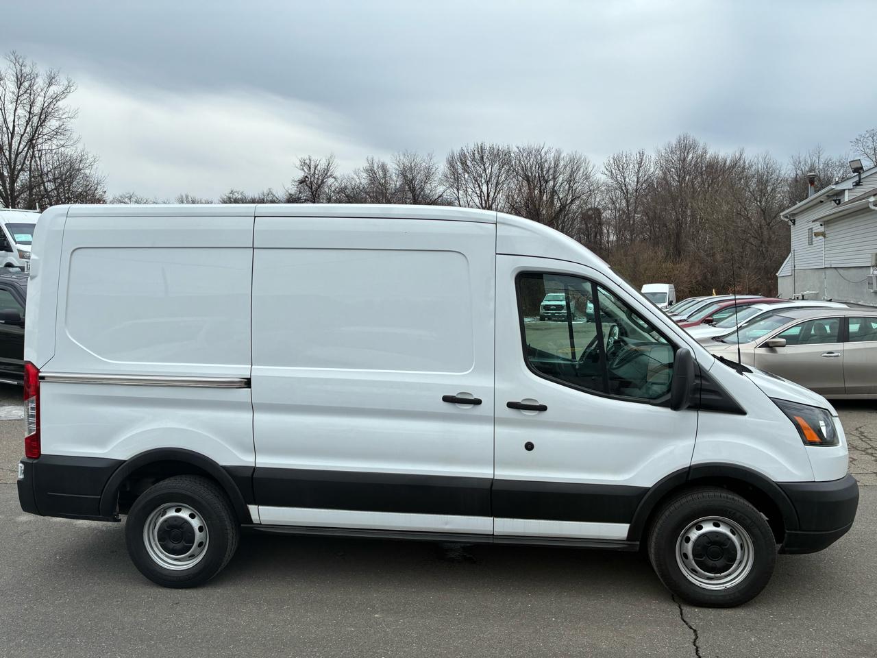 Ford Transit 250 Van Med. Roof w/Sliding Pass. 130-in. WB 2019
