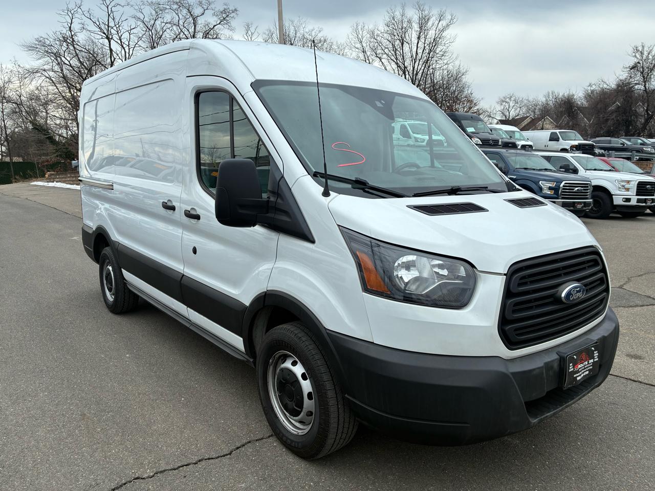 Ford Transit 250 Van Med. Roof w/Sliding Pass. 130-in. WB 2019