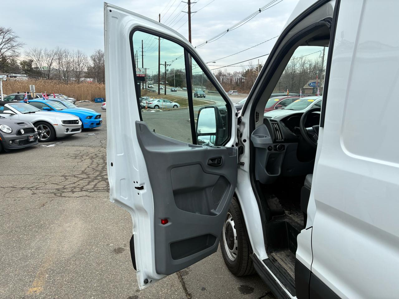 Ford Transit 250 Van Med. Roof w/Sliding Pass. 130-in. WB 2019