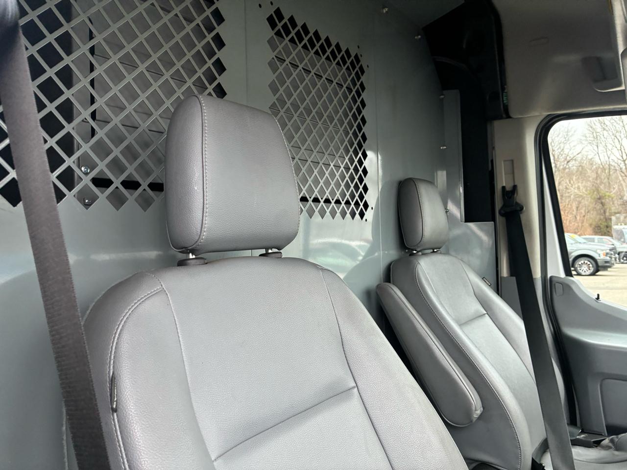 Ford Transit 250 Van Med. Roof w/Sliding Pass. 130-in. WB 2019