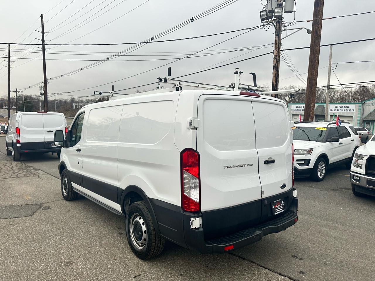 Ford Transit 250 Van Low Roof 60/40 Pass.130-in. WB 2019