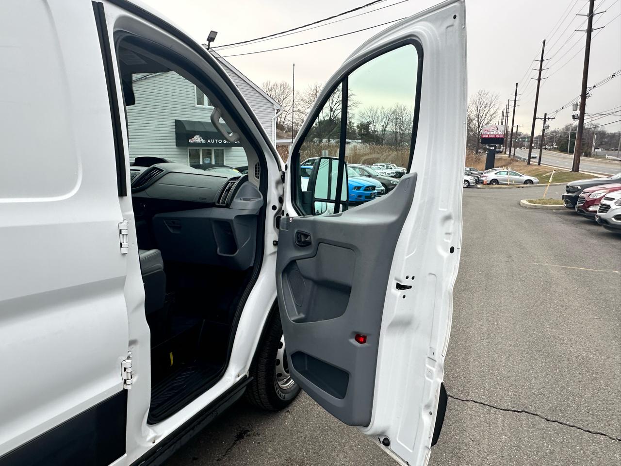 Ford Transit 250 Van Low Roof 60/40 Pass.130-in. WB 2019