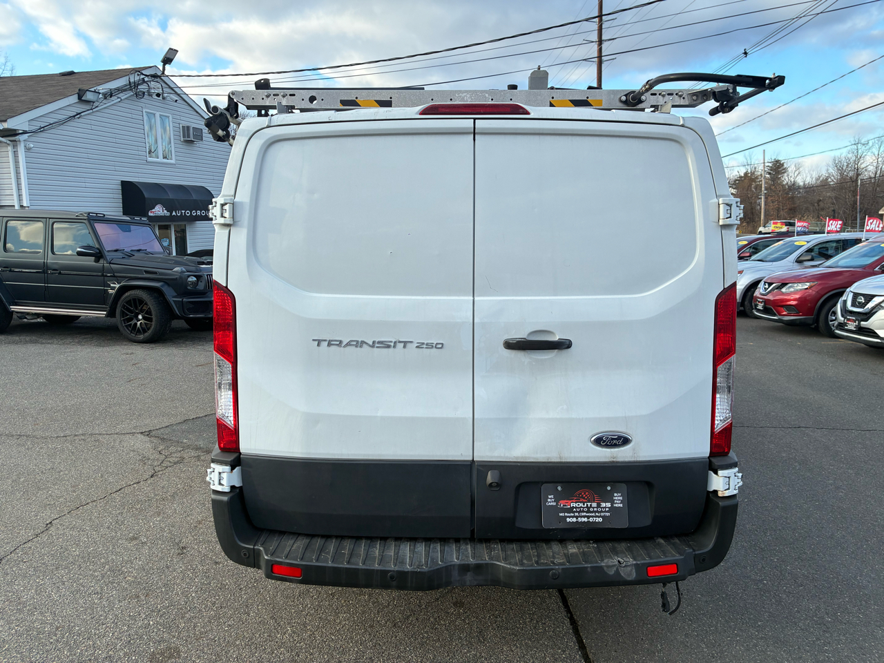 Ford Transit 250 Van Low Roof w/Sliding Pass. 130-in. WB 2017