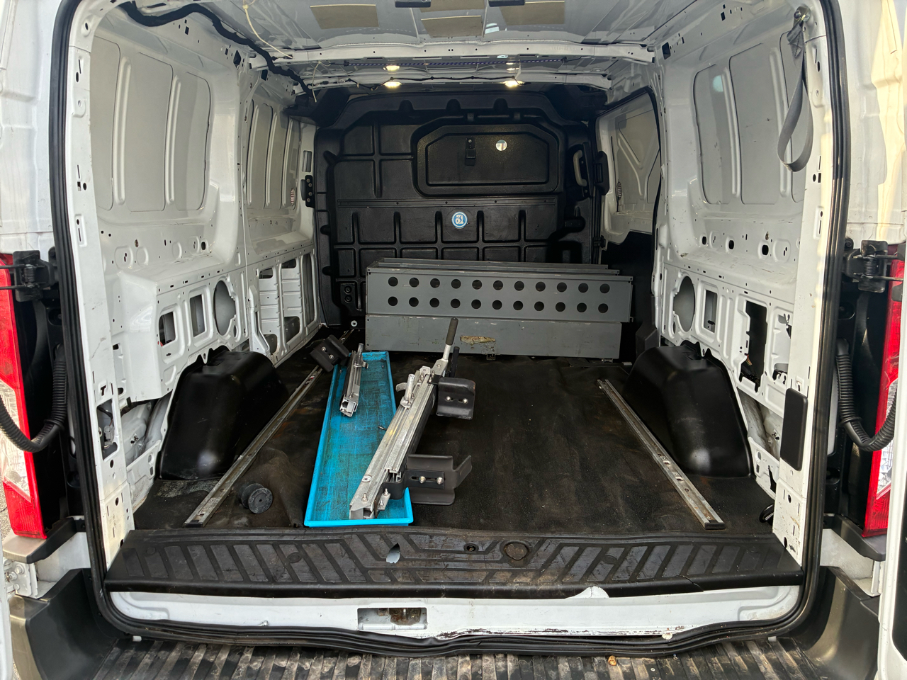 Ford Transit 250 Van Low Roof w/Sliding Pass. 130-in. WB 2017