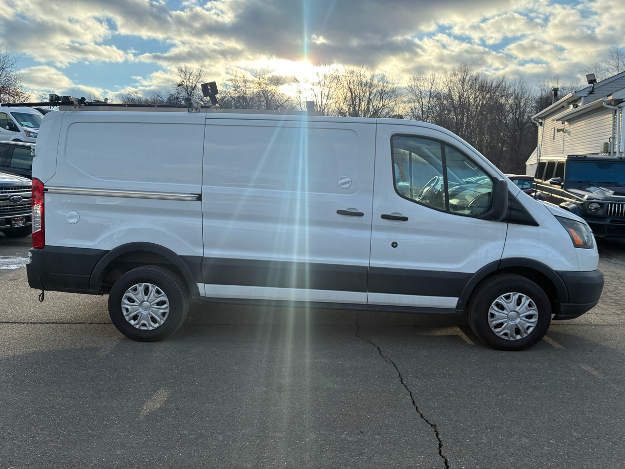 Ford Transit 250 Van Low Roof w/Sliding Pass. 130-in. WB 2017