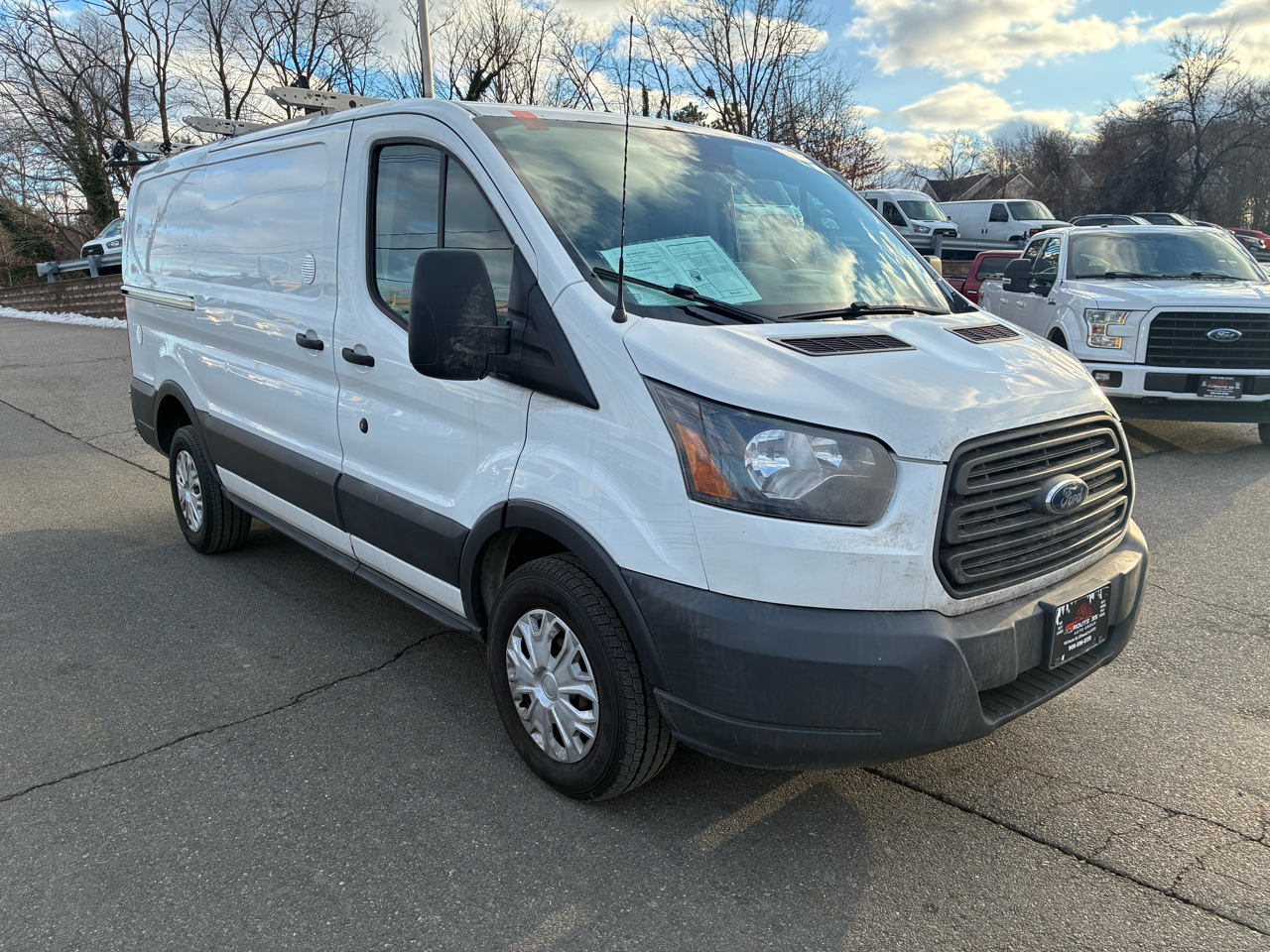 Ford Transit 250 Van Low Roof w/Sliding Pass. 130-in. WB 2017