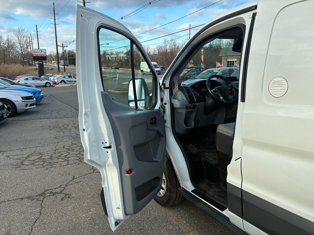Ford Transit 250 Van Low Roof w/Sliding Pass. 130-in. WB 2017