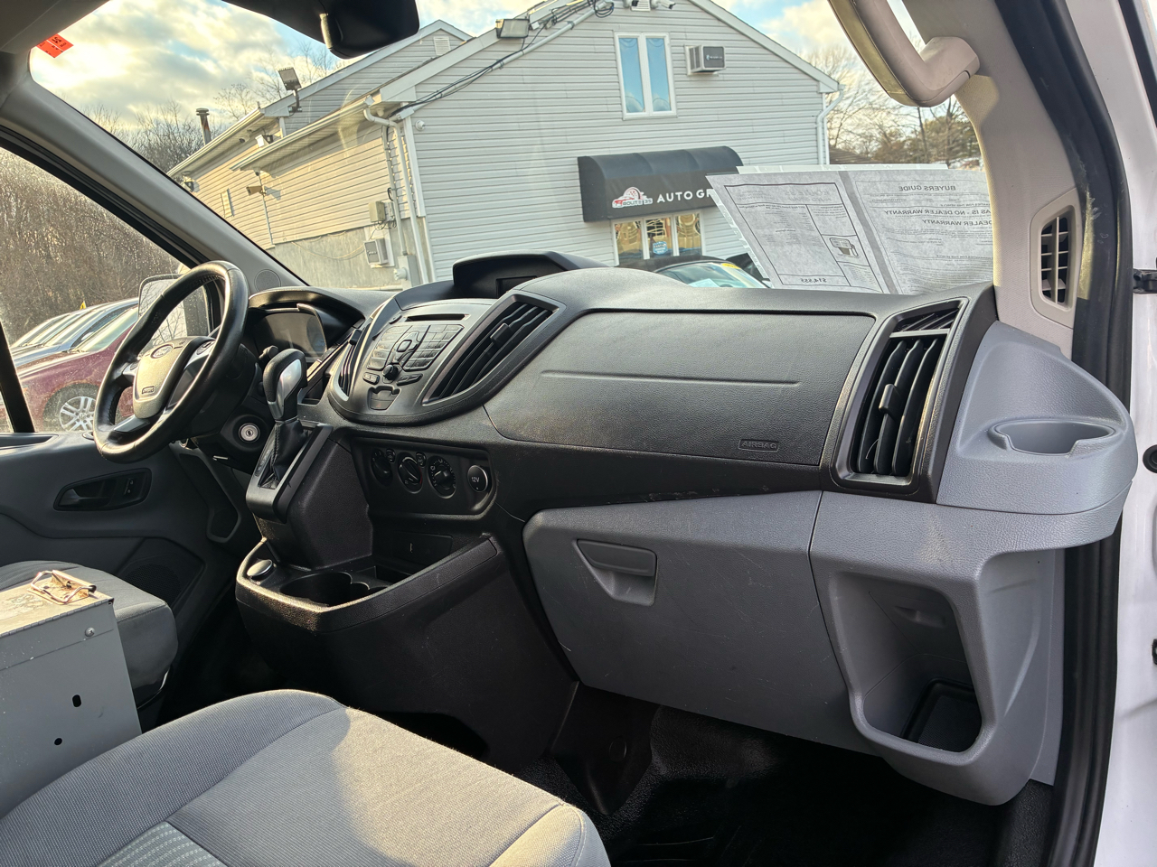 Ford Transit 250 Van Low Roof w/Sliding Pass. 130-in. WB 2017