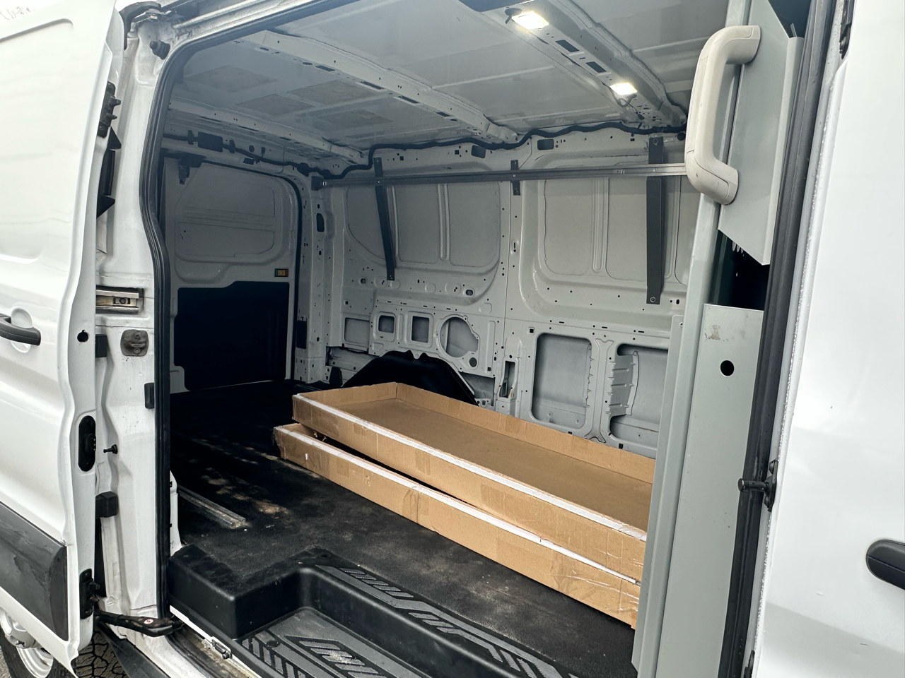 Ford Transit 150 Van Low Roof w/Sliding Pass. 148-in. WB 2021