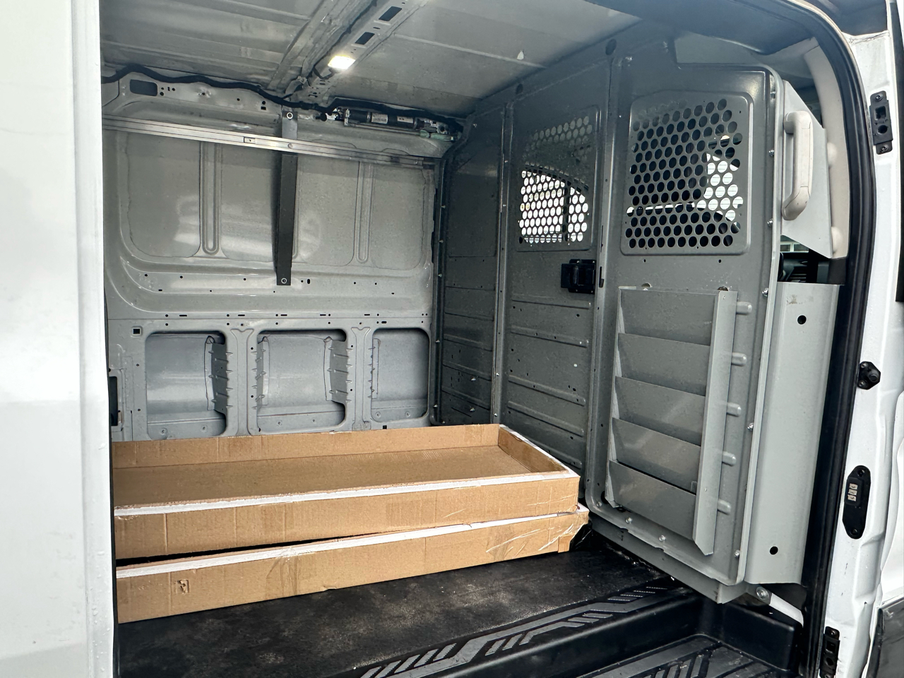 Ford Transit 150 Van Low Roof w/Sliding Pass. 148-in. WB 2021