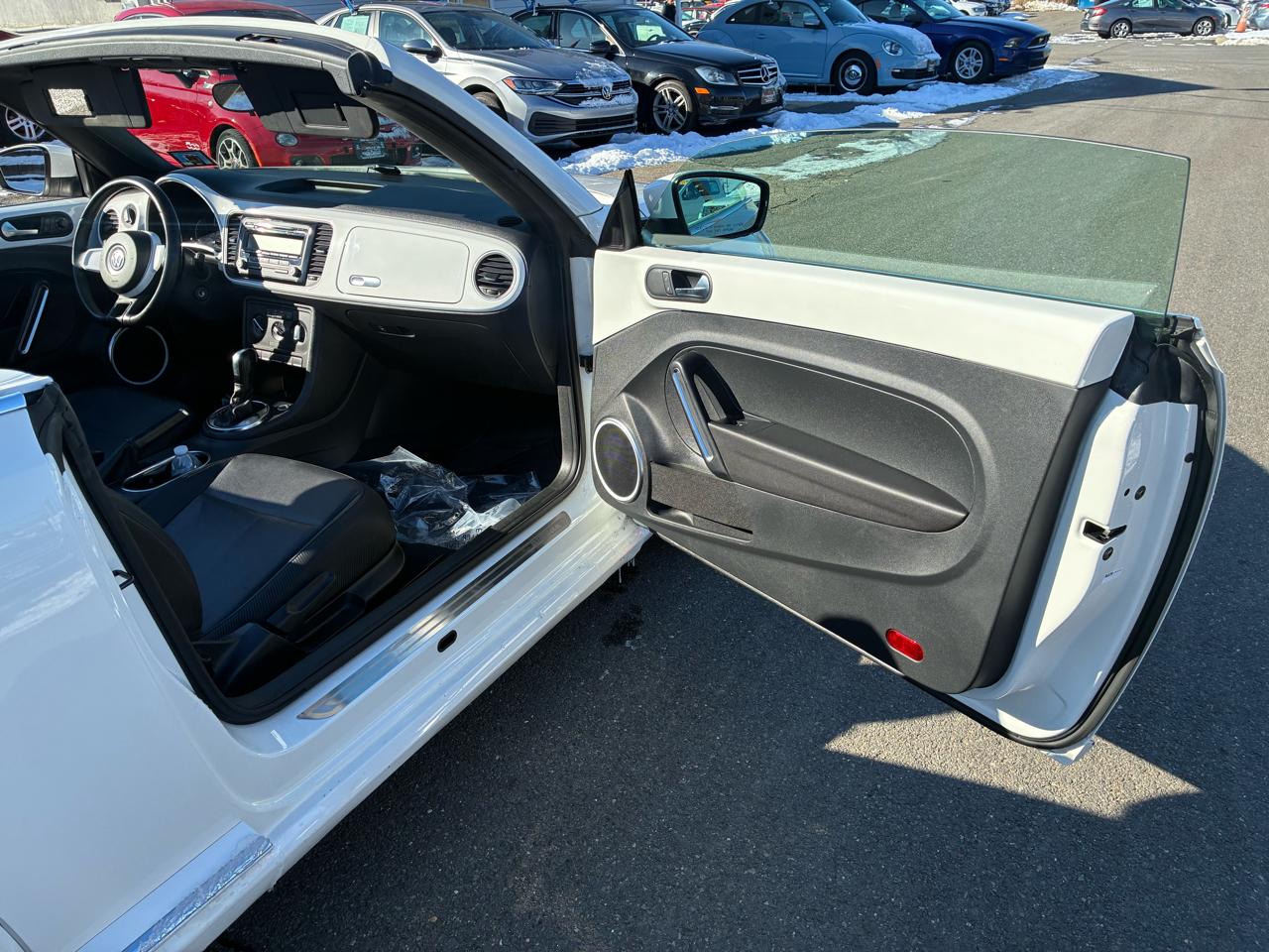 Volkswagen Beetle 2.5L Convertible 2013